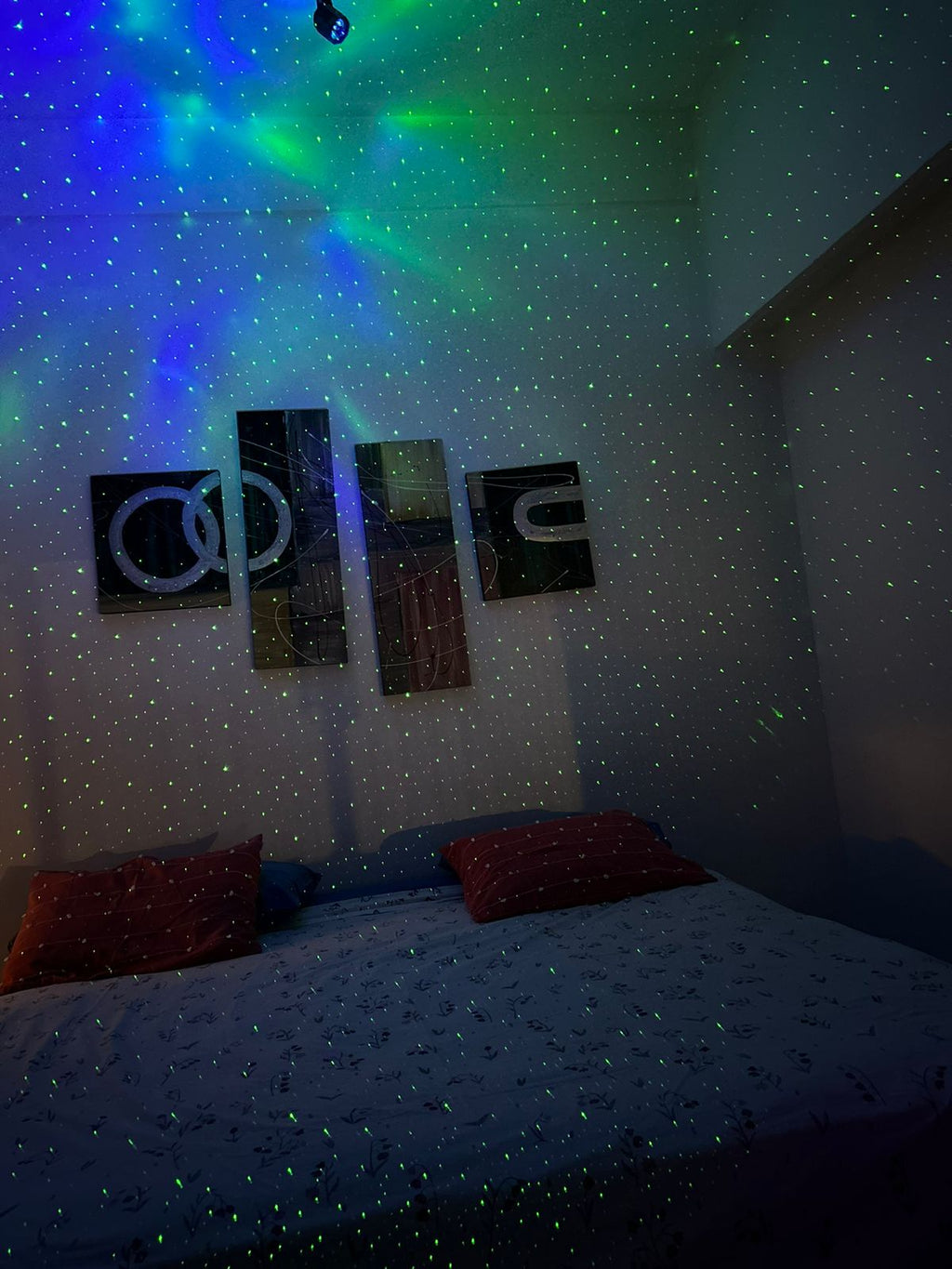 Astronauta Proyector de Estrellas y aguas vibrantes multicolor.