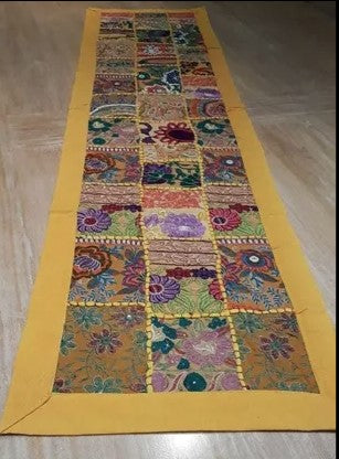 Camino de mesa Indu